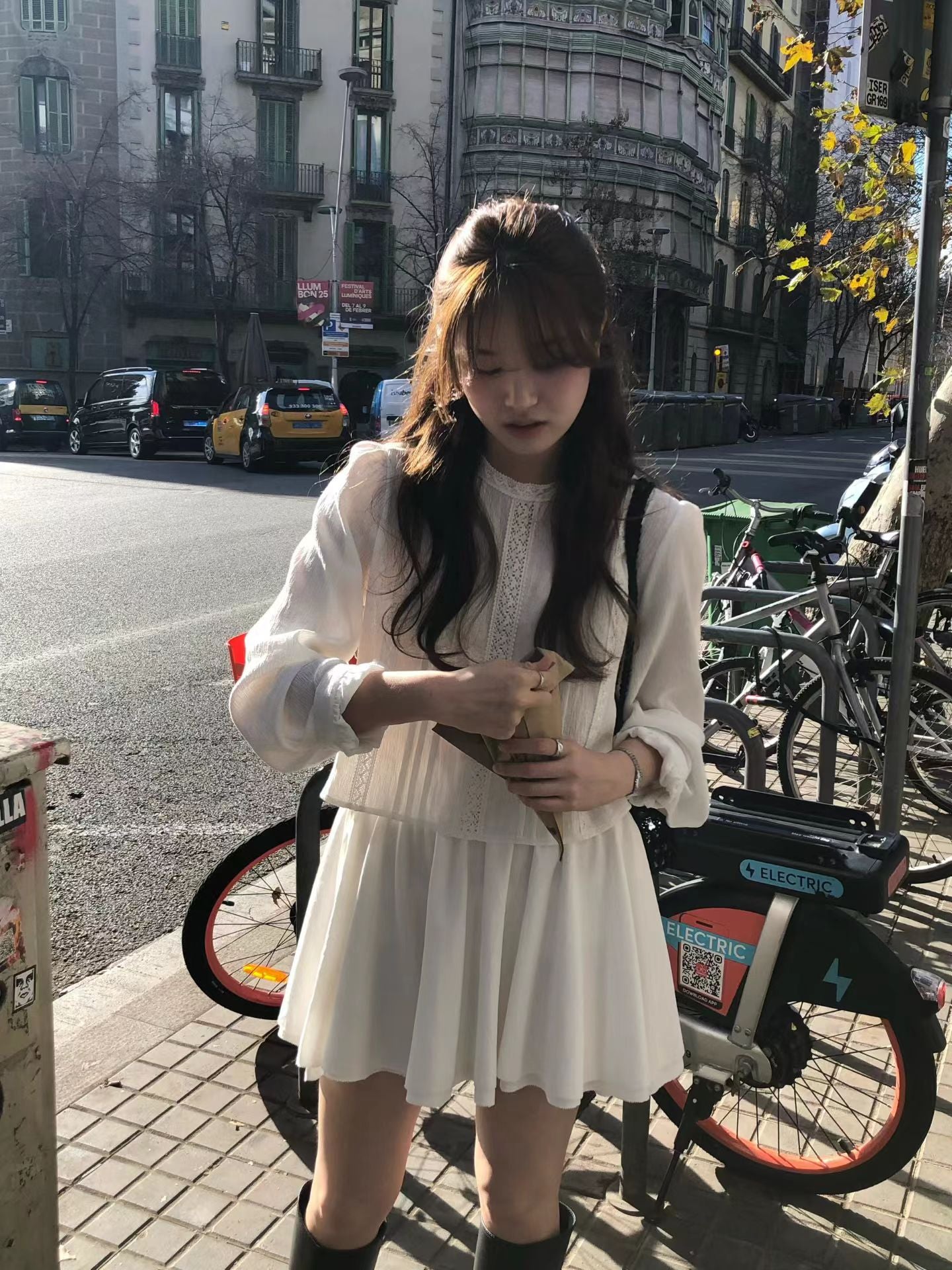 春蕾絲雕花上衣