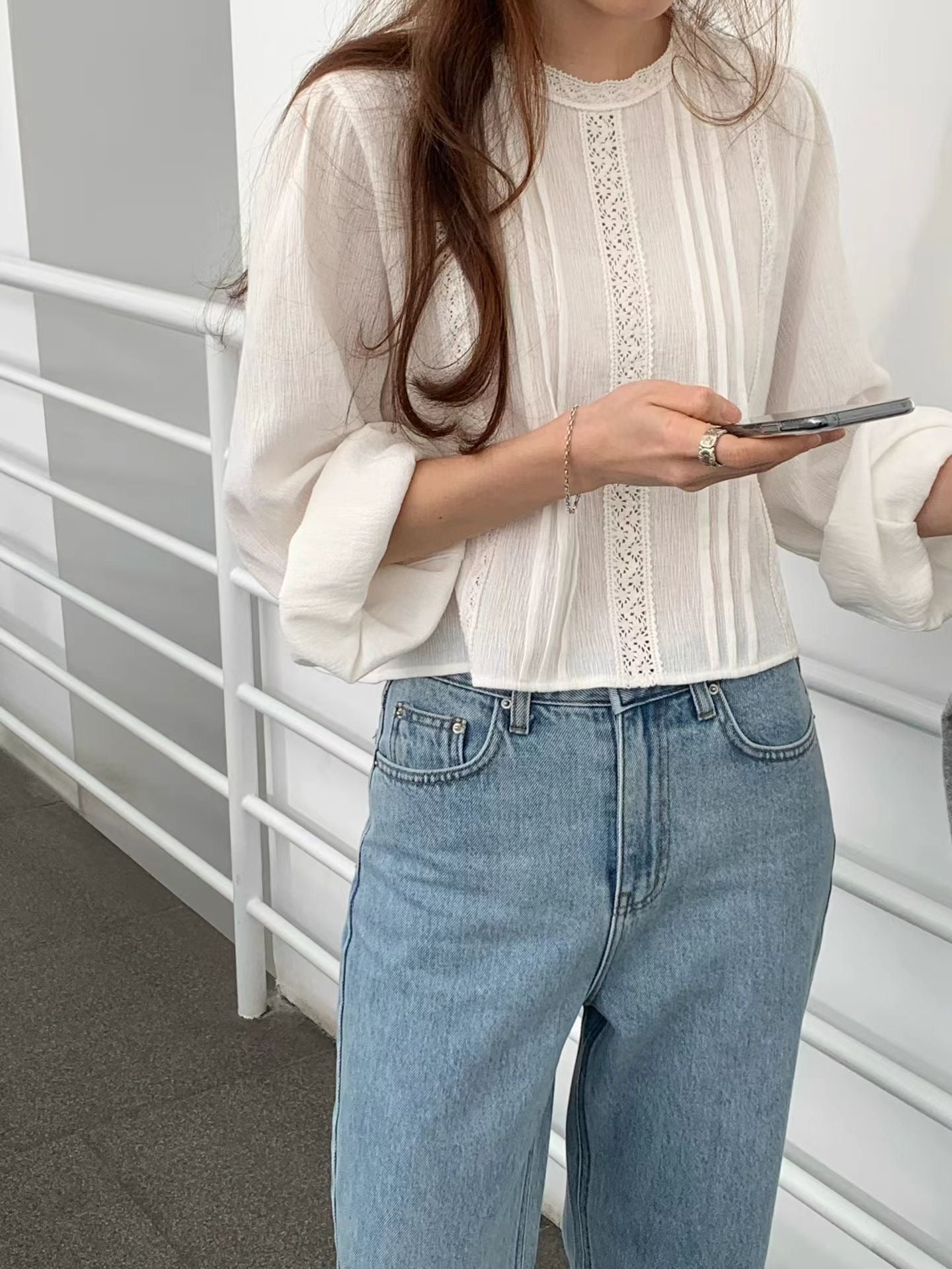 春蕾絲雕花上衣